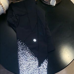 Black reflective lululemon leggings.